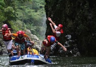 Momentos emocionantes durante el rafting en Pacuare